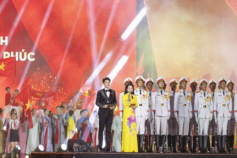  - Tin sao Viet - Tin tuc sao Viet - Scandal sao Viet - Tin tuc cua Sao - Tin cua Sao