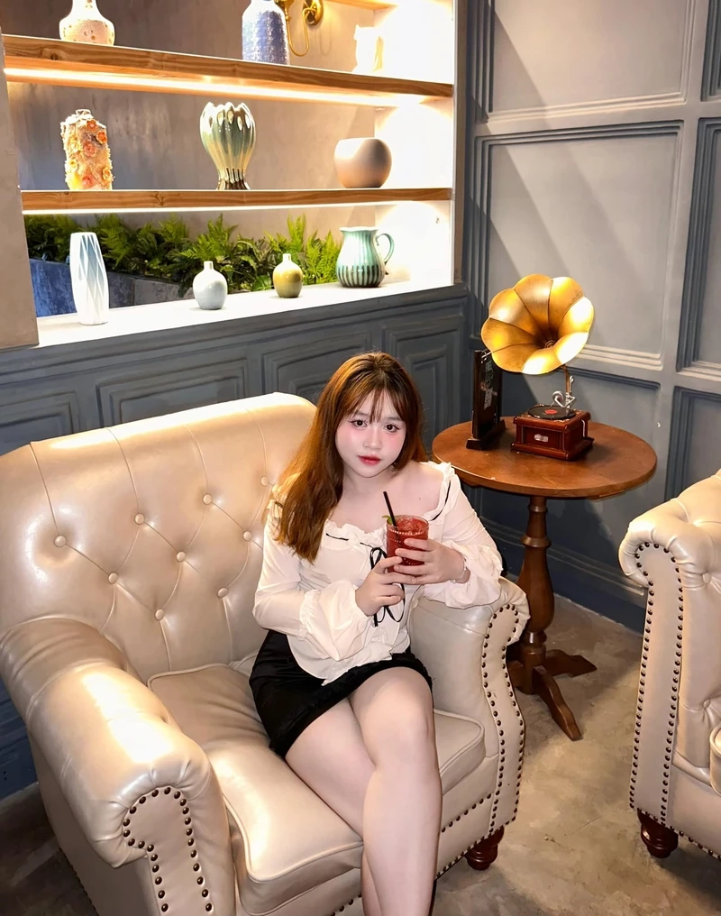 Ảnh gái MMLIVE chụp thể hiện nét đẹp tươi mới, dễ thương và thu hút