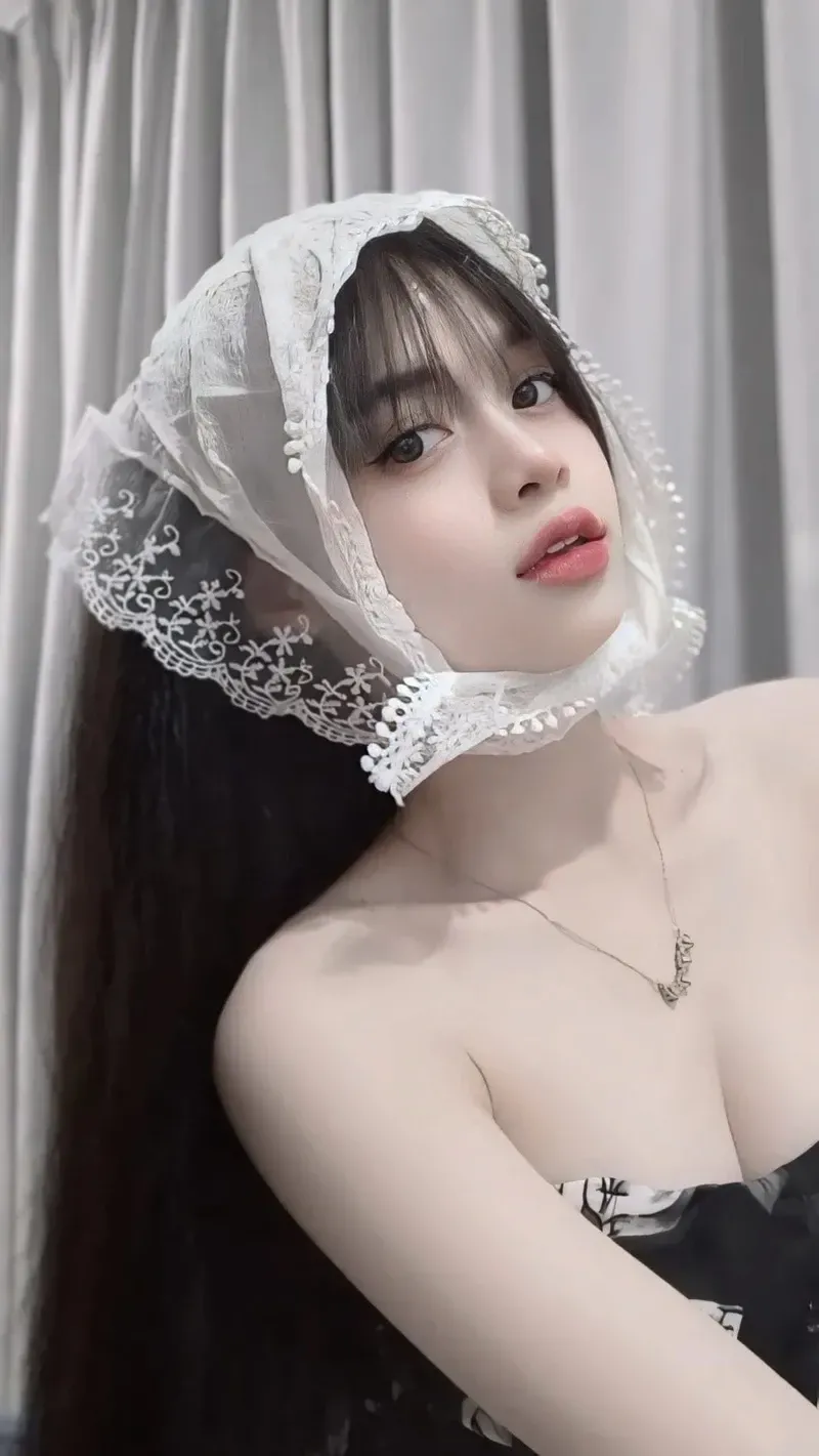 Tiktok gái đẹp mặc váy bikini thu hút sự chú ý mọi ánh nhìn