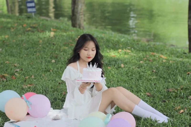 Ảnh anime girl buồn đêm khuya mang lại cảm giác yên tĩnh và sâu lắng