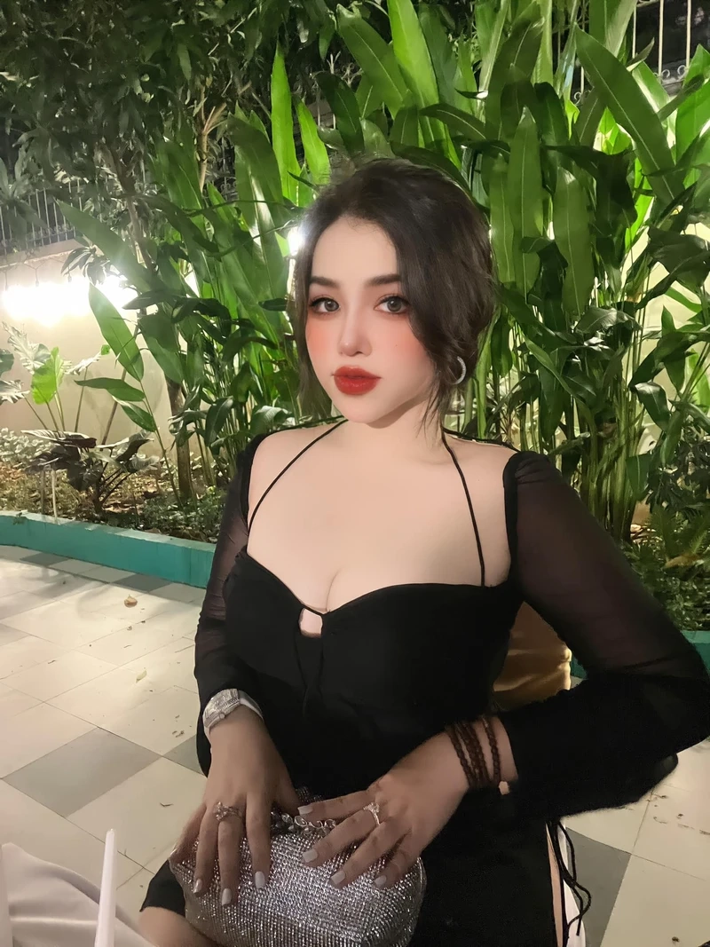 Cách chụp ảnh trước gương khoe dáng giúp bạn tự tin thể hiện bản thân